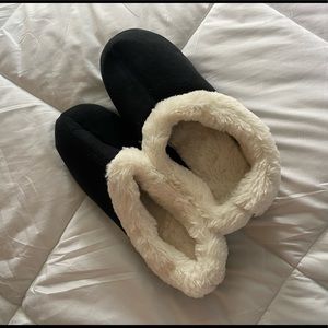 Dearfoam black slippers new in box